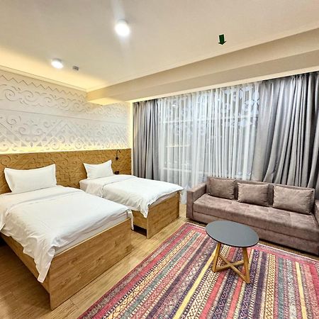Dami Almaty Hotel Esterno foto