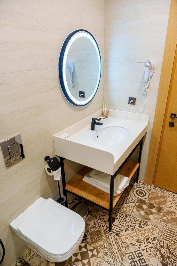 Dami Almaty Hotel Esterno foto