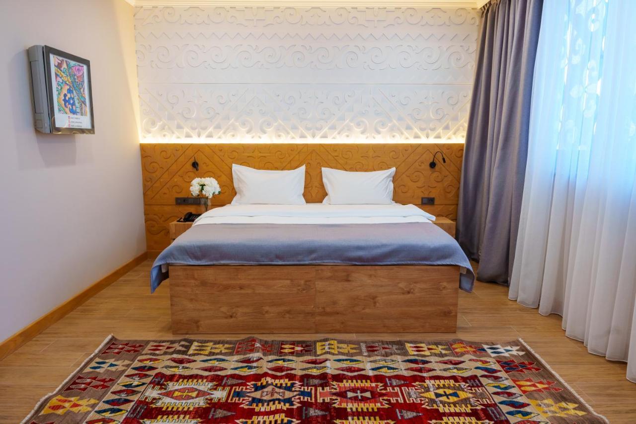 Dami Almaty Hotel Esterno foto