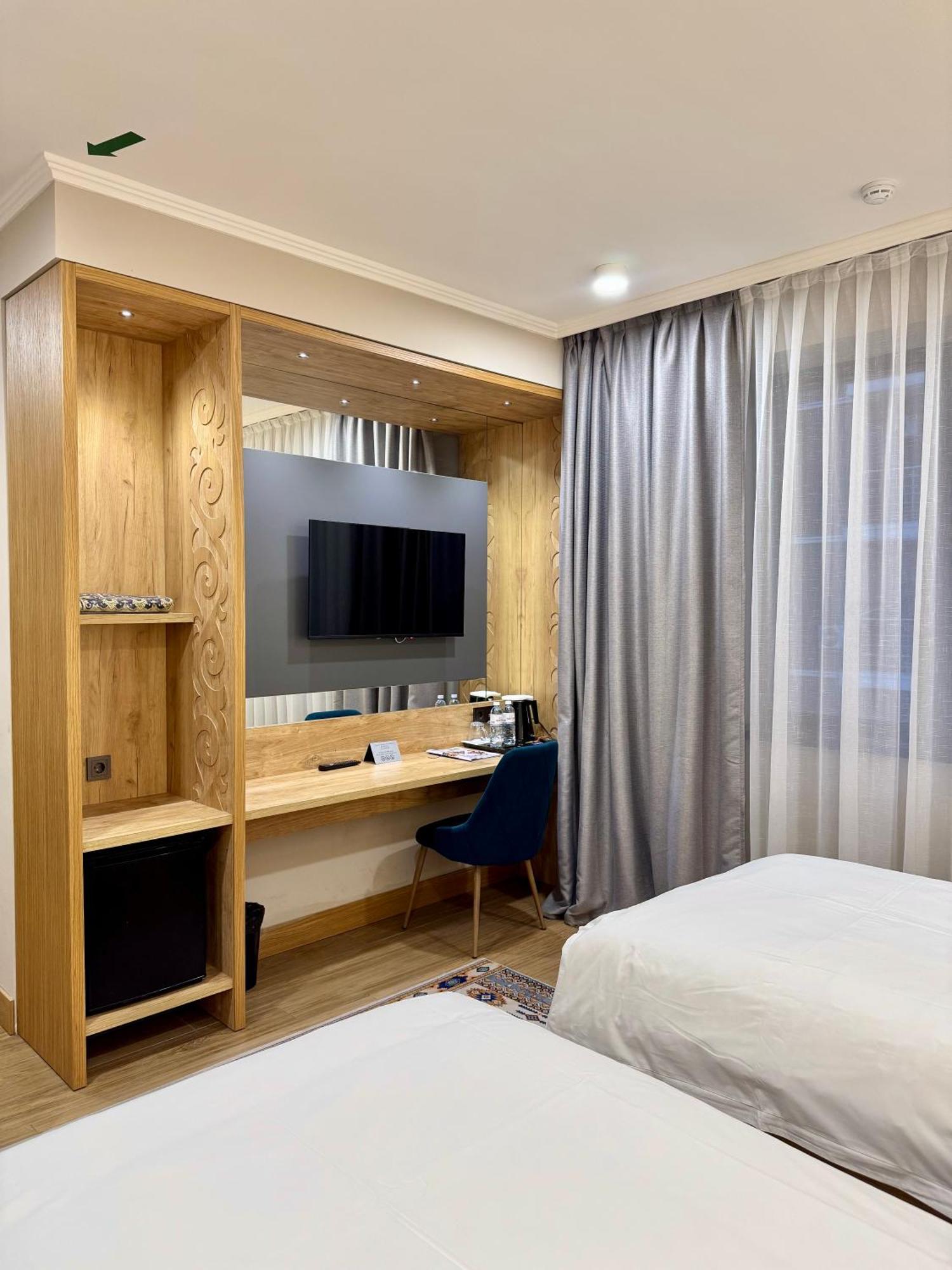 Dami Almaty Hotel Esterno foto