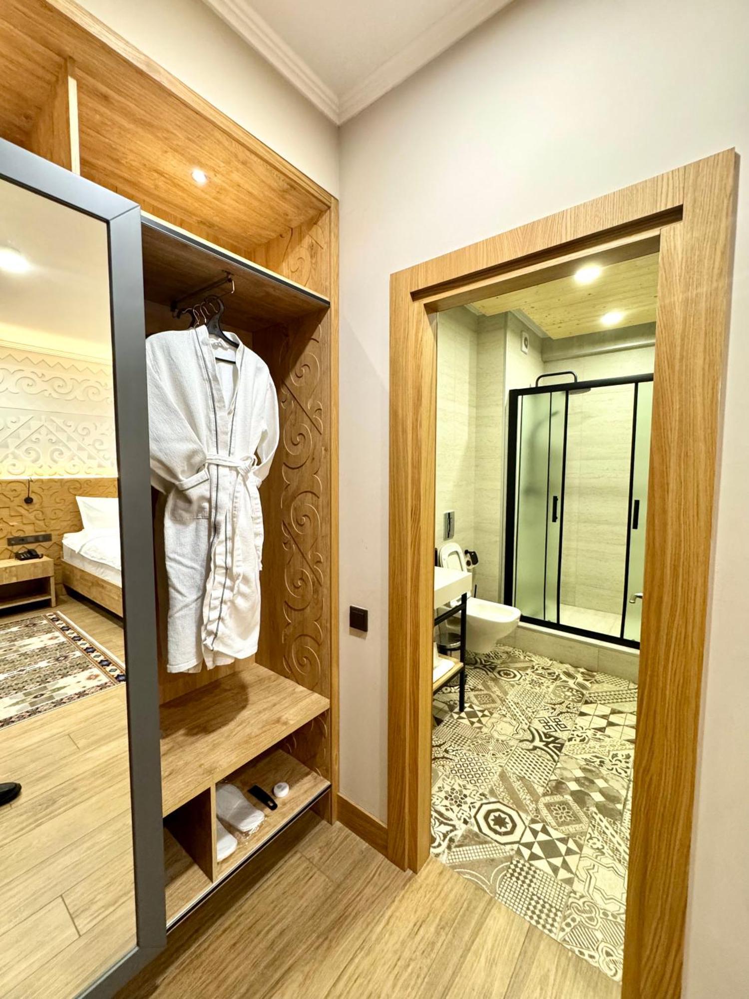 Dami Almaty Hotel Esterno foto