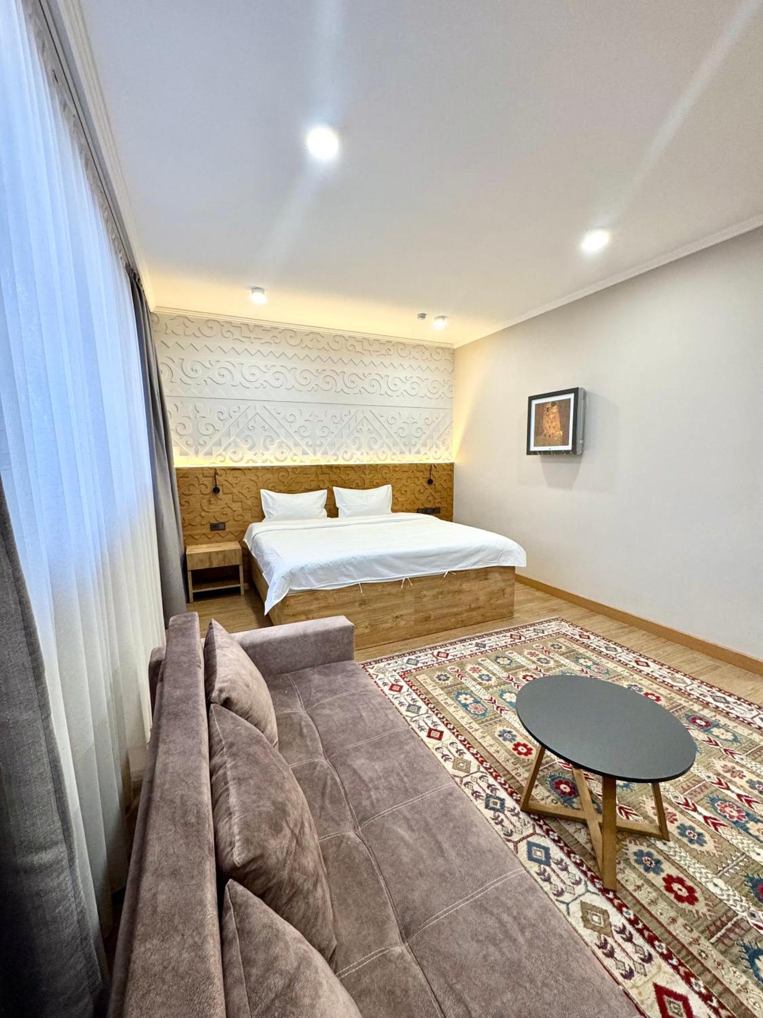 Dami Almaty Hotel Esterno foto